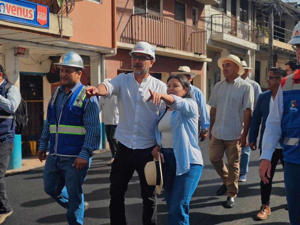 jotalloretv's tweet image. ¡El centro de #SantaIsabel transformándose! Son 1.13 km de asfalto en las calles centrales del cantón que llevaban décadas pidiendo cambio. 👀

Juntos @AzuayPrefectura, GAD Municipal y @EpAsfaltar estamos manos a la obra. 💪

El cambio de la matriz vial es una realidad. 💯