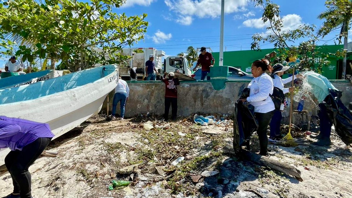 SEMARNAT_mx's tweet photo. 🚮 Esta semana, a través de la Oficina de Representación en #Campeche y en coordinación con la @SEMAR_mx, instancias del sector ambiental y autoridades del gobierno local, la #Semarnat participó en una Jornada de Limpieza de Playa en el municipio de Seybaplaya. 

Estas actividades fomentan la conciencia ambiental, promueven el trabajo en equipo y contribuyen significativamente a la conservación de nuestros espacios naturales.

#SomosMedioAmbiente