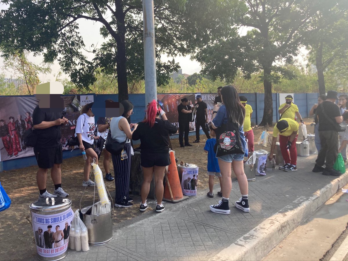 ONTARIO A'TIN FREEEEEEEE TAHOOOOO po

For WAKAS AT SIMULA FINALE
@ Aseana Avenue before gate 1

D-DAY SB19 WAS CONCERT FINALE
<a href="/SB19Official/">SB19 Official</a> #SB19