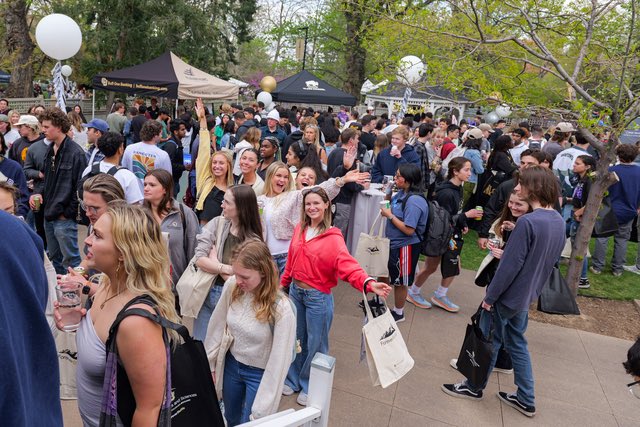 GradBuffs's tweet photo. 🎓 Calling all Class of 2026 graduating grad students! The Graduate School will have a tent at Grad Bash on Friday, April 24 to celebrate your accomplishments! 🎉Stop by for live music, free food &amp; drinks, and plenty of prizes. Register at the link: https://t.co/SgGPgoXgXD https://t.co/uBLVp01daT