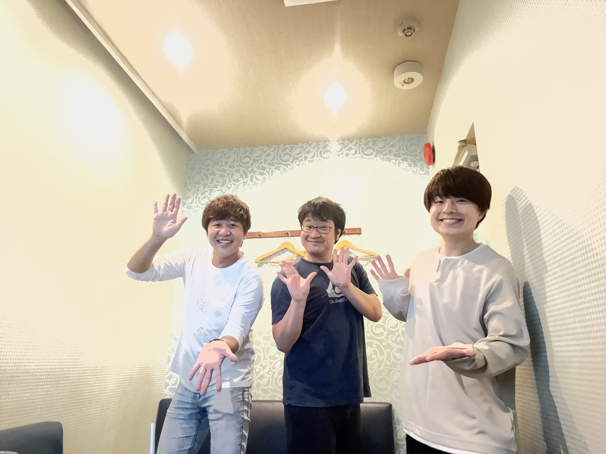 ssswimmer's tweet photo. 緊急でのお知らせ！
5月3日のフミ2さんでのイベントの件ですが、お弁当準備の関係で一週間前の4月26日日曜日で締切とさせていただきますのでお早めに！！
　また、人数把握の関係で、このアカウントのDM、または、各出演者のDMへのお席確保の連絡をしていただきたいと思います。
変更点が増えて申し訳ございません。
先日は集まってリハーサルをしておりました。
1人でも多くの方に今の３人の珍しい組み合わせの歌を聞いていただきたいと思います。
#大切なお知らせ
#フミ2幸せコンサート