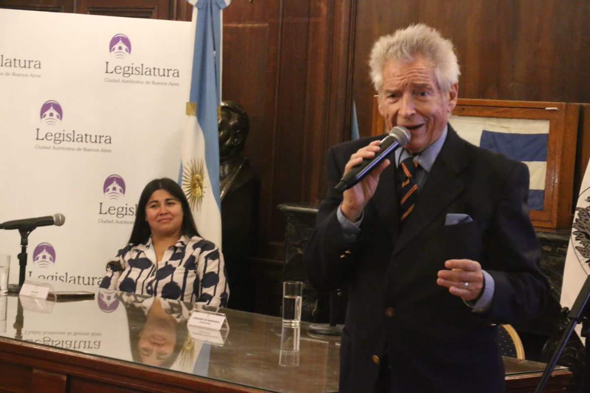 claudioaferreno's tweet photo. Este merecido reconocimiento en la @LegisCABA destaca la gran trayectoria del cantante melódico como referente de la música popular argentina. https://t.co/4FDPnTdRTe