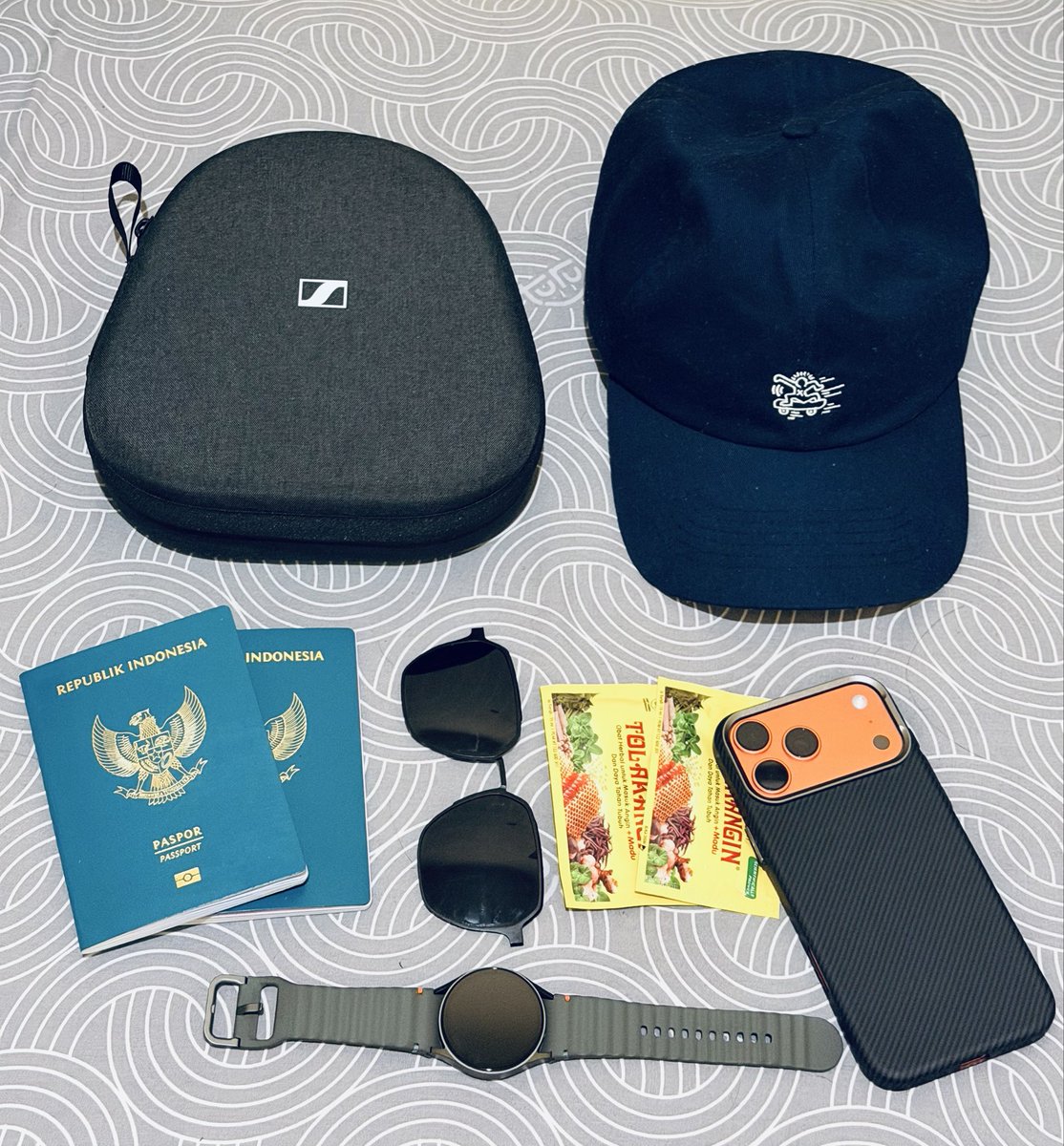 NusaPenida22's tweet image. Passports? Check. 🛂
Headphones? Check. 🎧
Enough Tolak Angin to survive a literal blizzard? Double check. ✅

Ready to conquer the world, or at least survive the airplane AC. Let’s go! 🛫

#TolakAnginEverywhere #TravelEssentials #Wanderlust