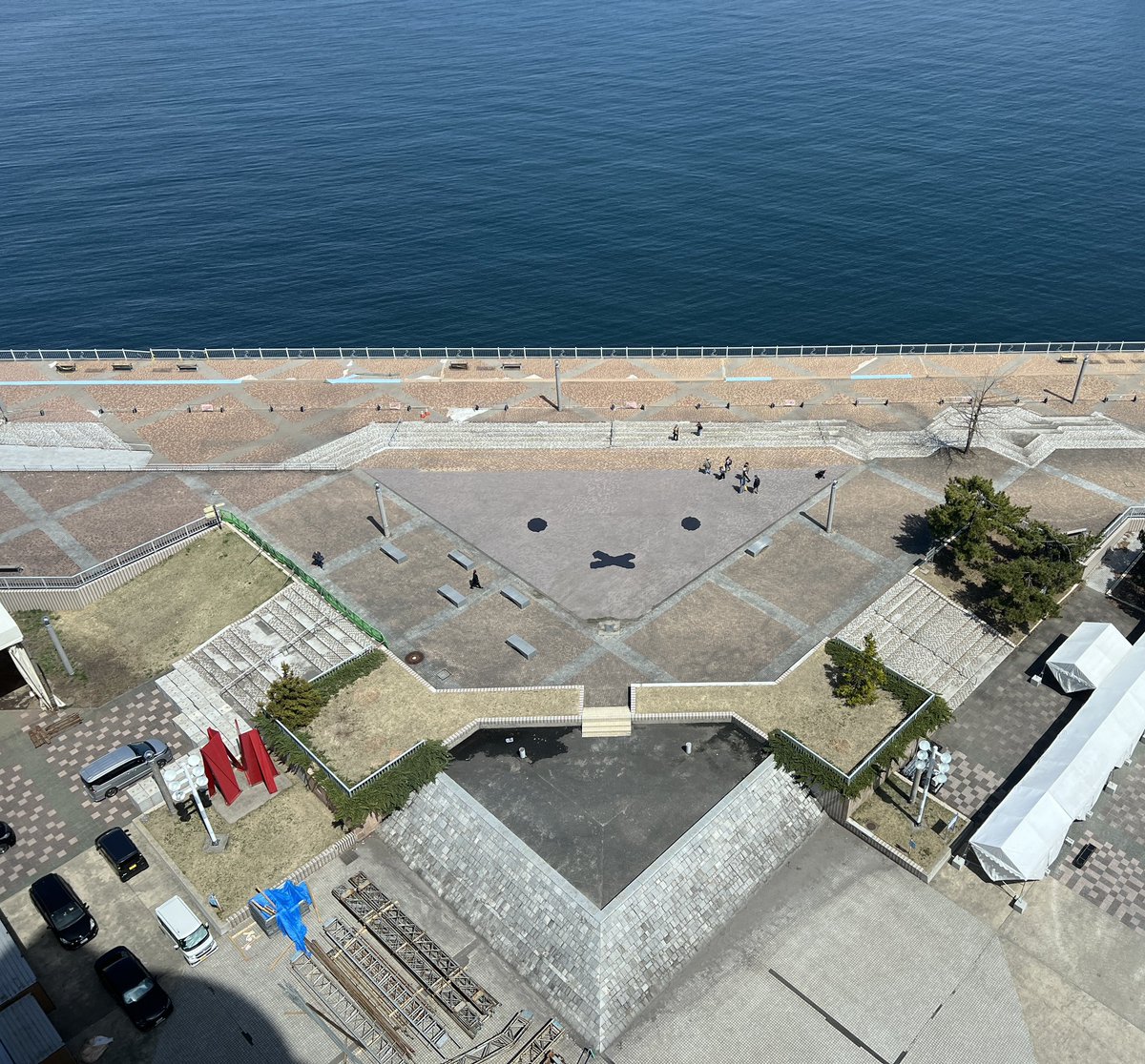 【いよいよ今日からです🍎】
AOMORI×Dick Bruna TABLE🐰
青森市内のいろんなところであの子を探してみてください😍
そして、春の青森の空気を楽しんでいただけたら嬉しいです🍎🍏🌸