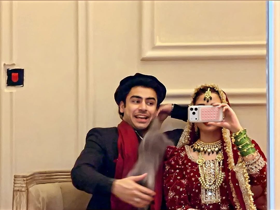 magquillquest's tweet image. Khushhal &amp;amp; Ramsha Drop Wedding Selfies #Happycouple 😍 

#RamshaKhan #khushalkhan #marriage
