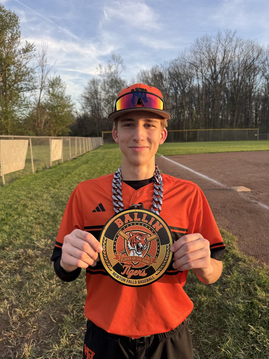 NfTigerBaseball's tweet photo. The Tigers took down the Liberty Leopard’s tonight with a score of 9-0. Michael Bennett was “Ballin” going 2-3 at the plate and run scored. Bennett also pitched 4 innings only giving up 2 hits and 0 runs.
@YappiSports @TribChronSports @YSNLive_com @WKBNSports @21WFMJSports https://t.co/acZDDKpqwL