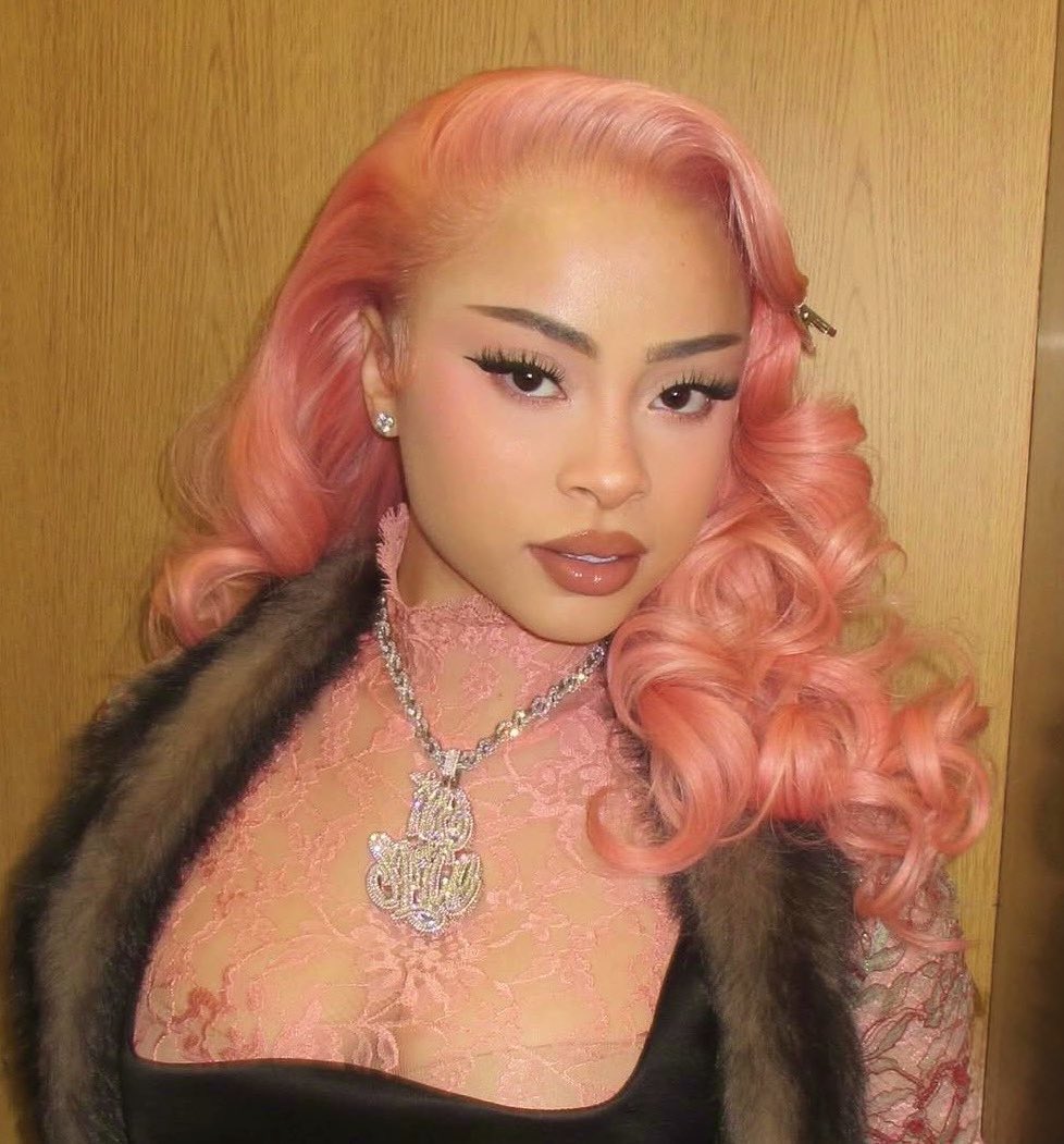 ITS BARBIE BITCH 🎀 tweet media