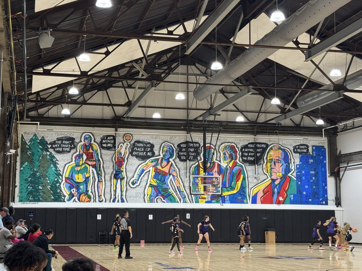tenmullendore's tweet photo. Getting ready to take the court in Philly!! @MADEHoopsGirls https://t.co/VFAeSaqIwT