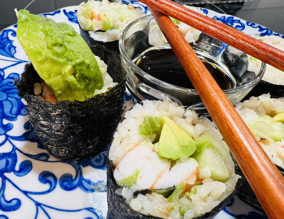 ChefSusanYtt's tweet photo. Sushi by Chef Susan! Friday night dinner at home-
#chefsusanytterberg #orlandopersonalchef https://t.co/Yqz0YbCUIP https://t.co/jBbZkmyU7T