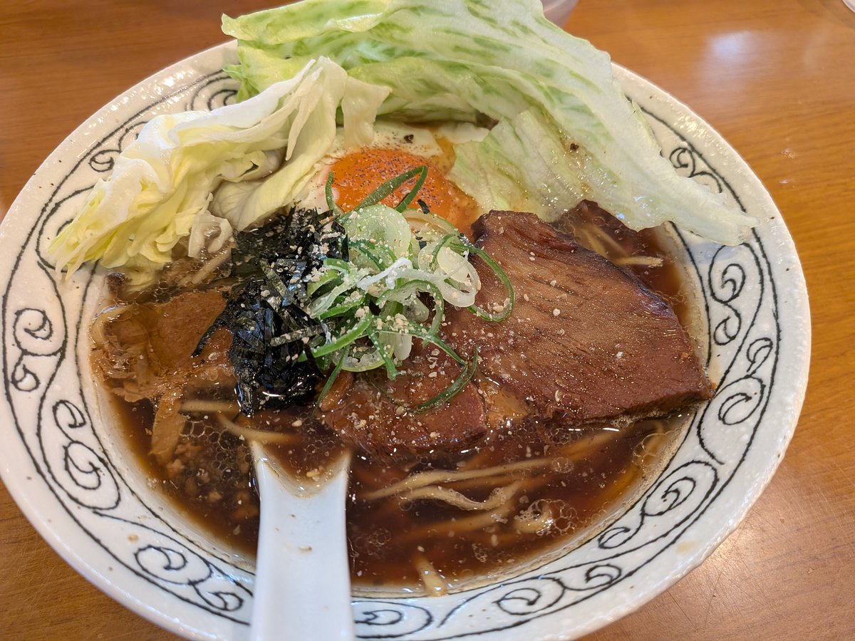 maroponclo's tweet photo. ラーメンハウスで初朝ラー。通常営業にはない醤油ラーメン。海老が効いてる甘めのスープで美味しかった。
そしてデザートに福山SAスタバでコーヒージェリーフラペチーノ。今回の復刻シリーズでは1番美味しいかも。
デブ朝活終了。いい休日のスタートだ。 https://t.co/HKh6Vv2hTl
