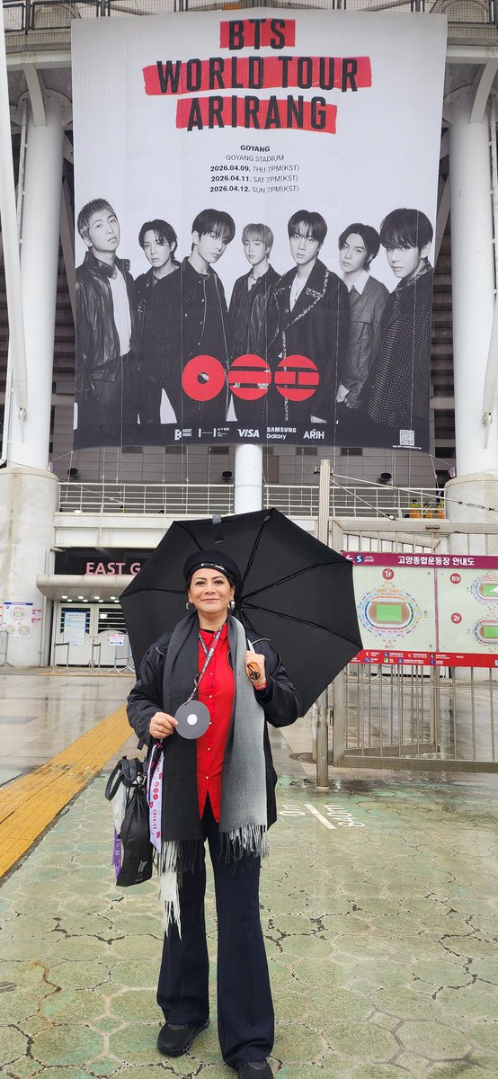 memes605's tweet photo. Day 1 Arirang Concert
@bts_bighit
Concert is very Spectacular, it rained fr 10 am to 11 pm, we all ARMY the rain didn't reduce the enthusiasm to watch their first Concert
BTS also got rained on even though they have to work hard 
 #BTS_WORLDTOUR_ARIRANG
#Swim #armyindonesia https://t.co/CUkdnzqPVk