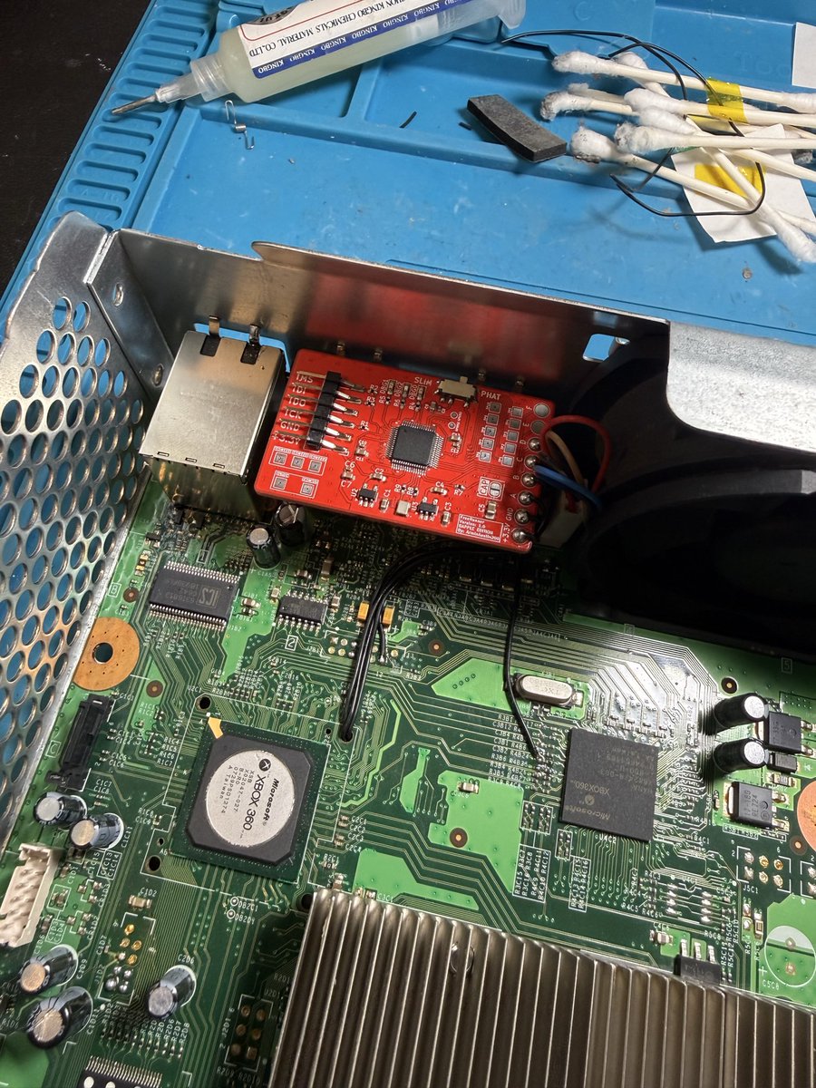 BuschConsole's tweet photo. Here is a new mod chip for the Xbox 360. It’s called the Freerunner. Got to try it out last week! I loved it! 

#RGH #JTAG #Xbox #Xbox360 #Modding https://t.co/oq9GbVretp