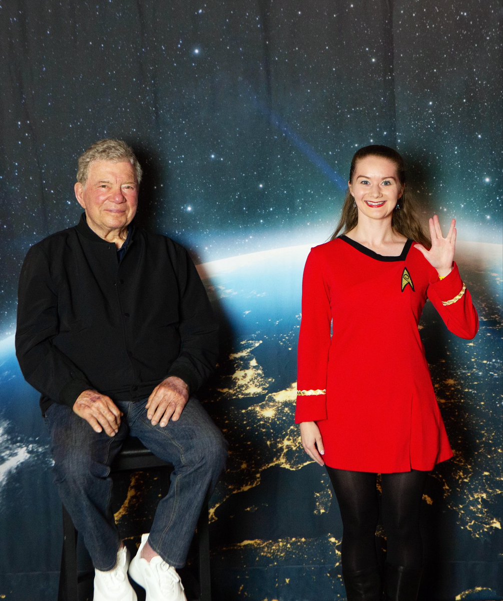 Katie_Classique's tweet image. When the Captain arrives in town - you report for duty 🖖🏻

Gracious thanks to @WilliamShatner for coming to Virginia and congratulations on receiving the keys to our city 🌆 

#startrek #wrathofkhan #livinglegend