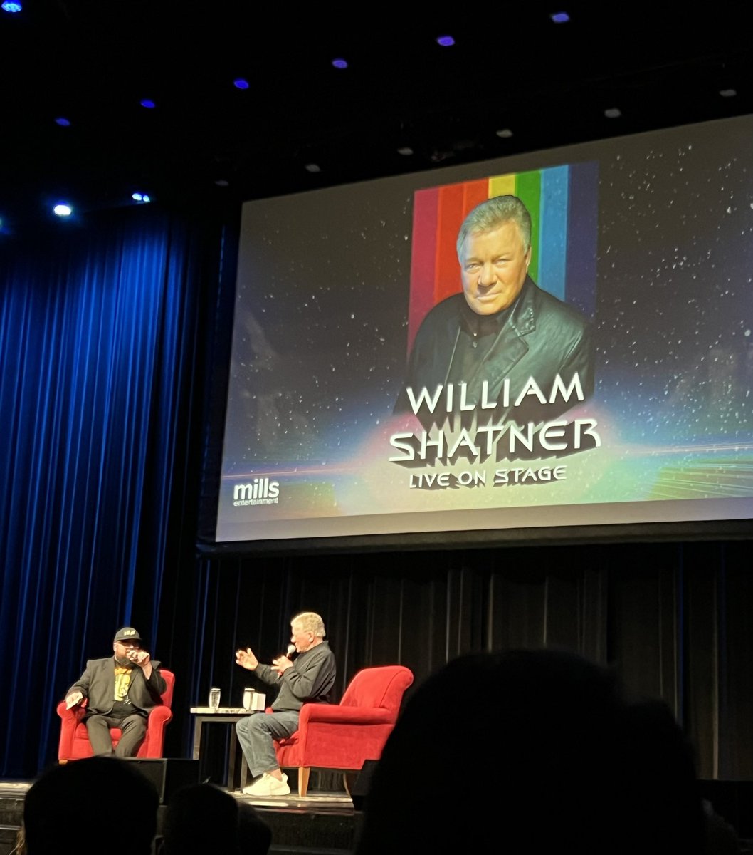 Katie_Classique's tweet image. When the Captain arrives in town - you report for duty 🖖🏻

Gracious thanks to @WilliamShatner for coming to Virginia and congratulations on receiving the keys to our city 🌆 

#startrek #wrathofkhan #livinglegend