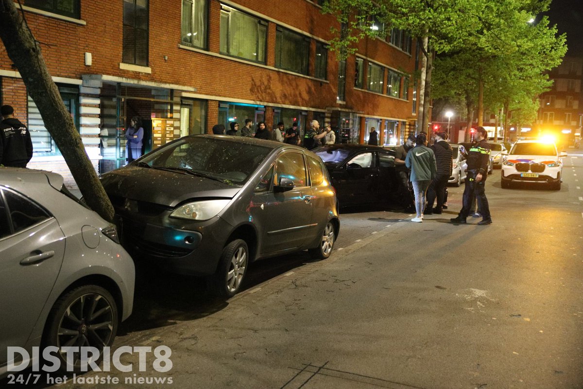 Auto-ongeluk op Lijnbaan in Den Haag