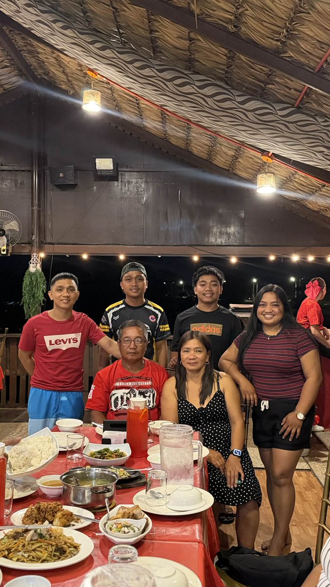 LODICAKES_16's tweet image. family 🥰❤️ #complete