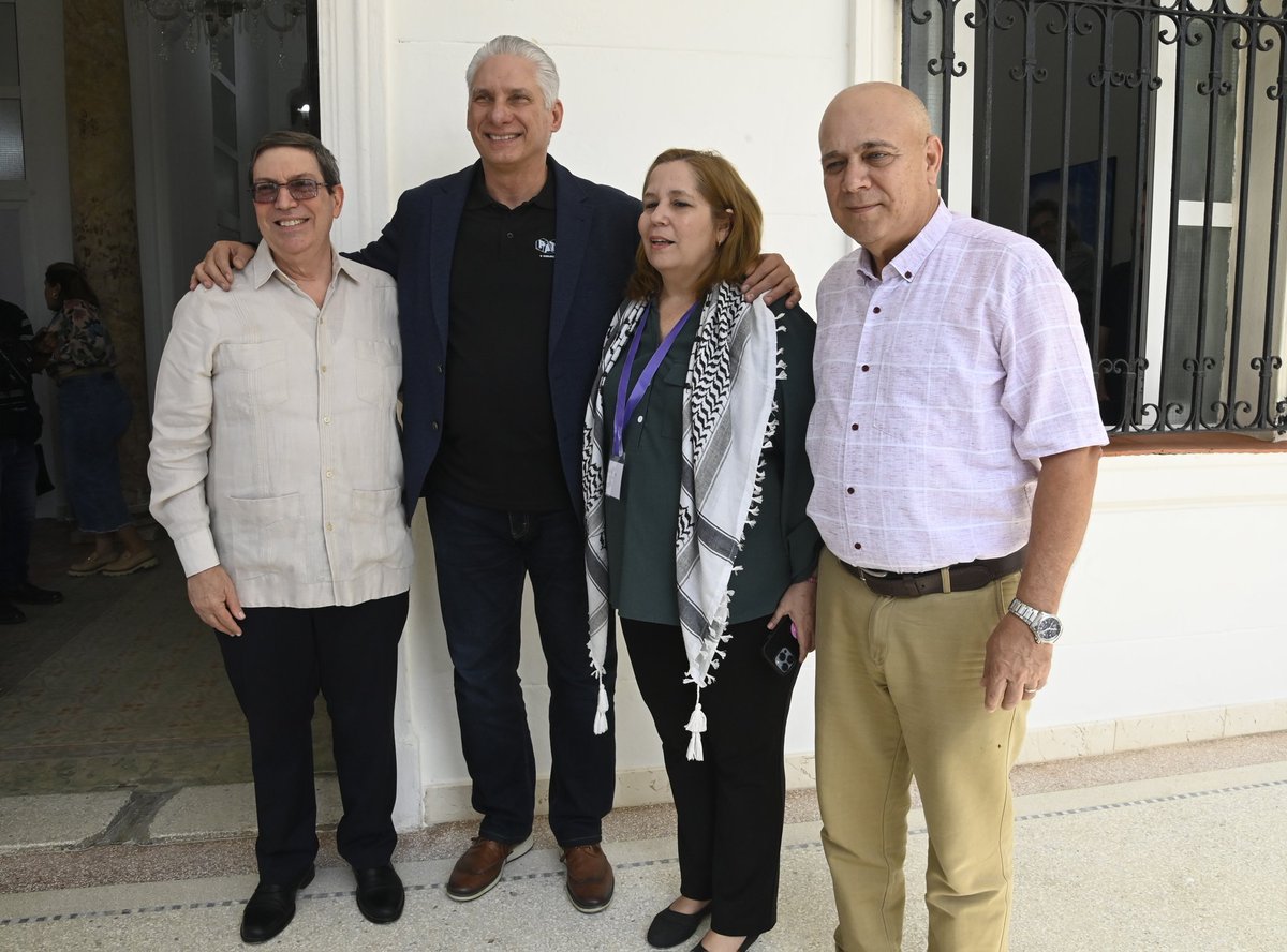 PresidenciaCuba's tweet photo. 🇨🇺| "Ahora esta es la casa de todos y tiene que ser la base para la articulación ”, expresó el Presidente @DiazCanelB en la inauguración hoy de la sede permanente del Coloquio Patria, que ya está en su quinta edición.

📎| https://t.co/Edh55M9sjk

#PatriaConFidel https://t.co/7EuQzj1q9c