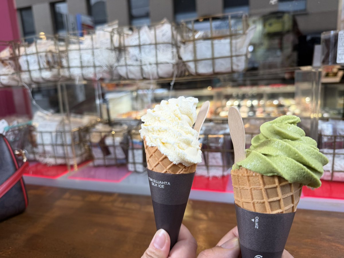 Fjr3tzEXXw70084's tweet image. パティスリーカカオエット・パリ　@中目黒

ジェラート

バニラ、抹茶ともに本格派なジェラート

ともに後味もたまらない
気軽な食べ歩きにピッタリです🥹

#パティスリーカカオエットパリ　#中目黒　#ジェラート