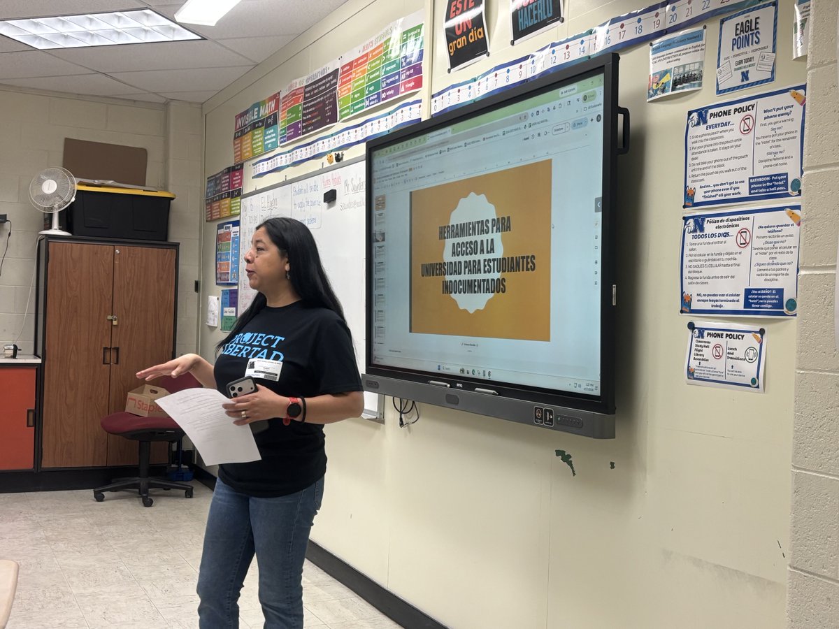 project_lbrtd's tweet image. Wendy, our Newcomer Support Program Coordinator, was in Norristown today connecting newcomer students with college access resources and practical tools for planning their futures 🎓🌟

#CollegeBound #ImmigrantStudents #HigherEdAccess