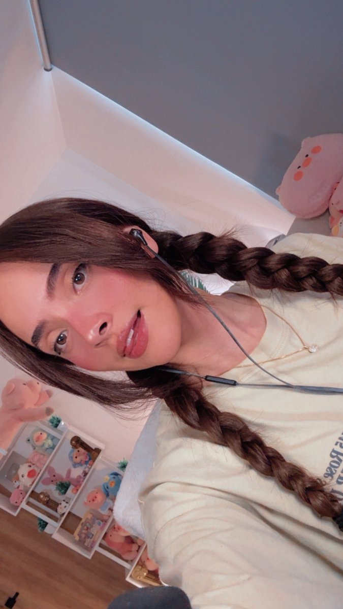 Vicky tweet media