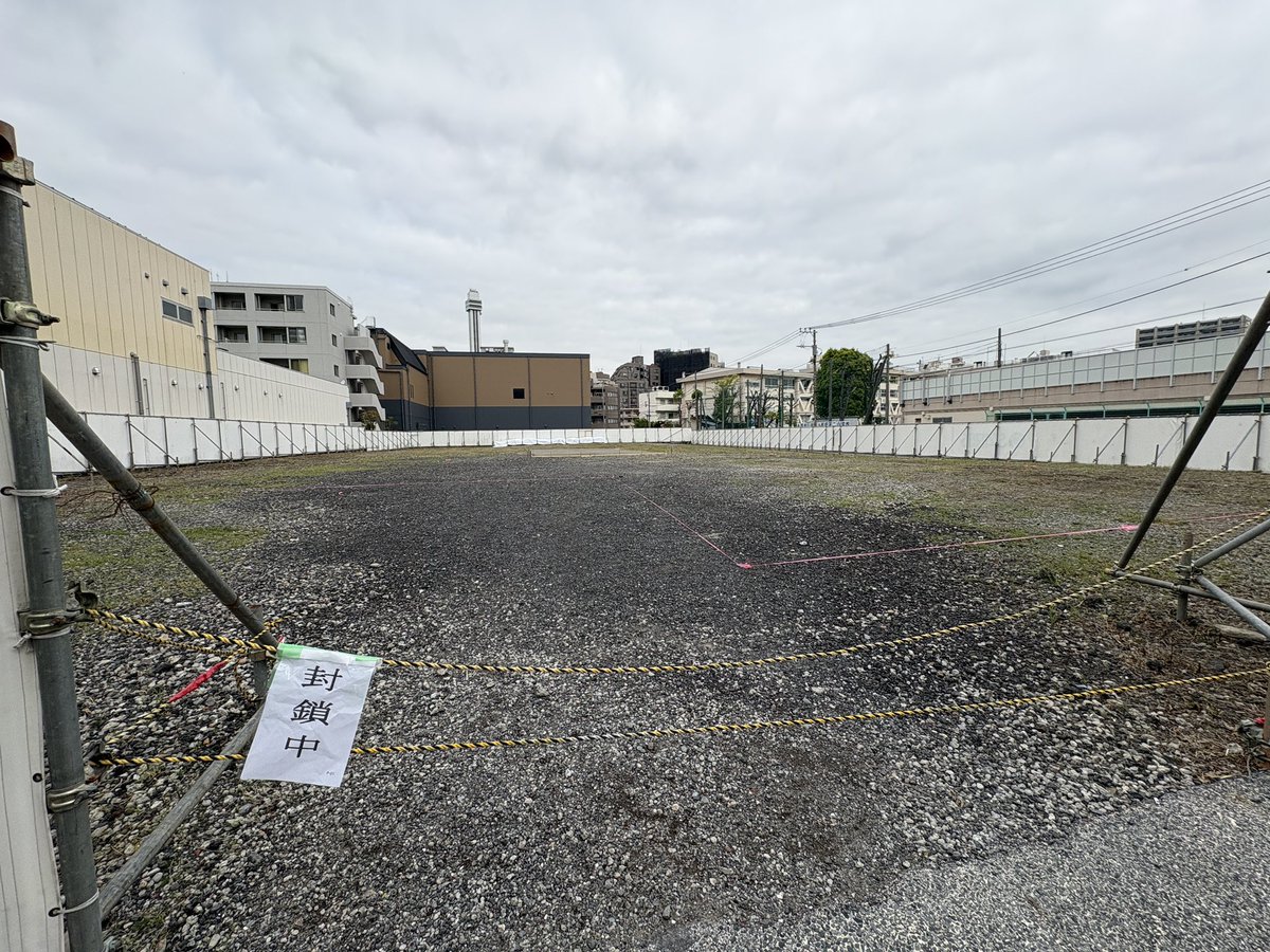 funaboruto's tweet photo. ダイソー船堀店裏の空き地の工事が長らく停滞していましたが、新たな計画が出されてました。
当初の予定通りオーケーなのかな？

着工予定：2026年4月20日
竣工予定：2027年7月12日 https://t.co/BRzuXC4Hwx