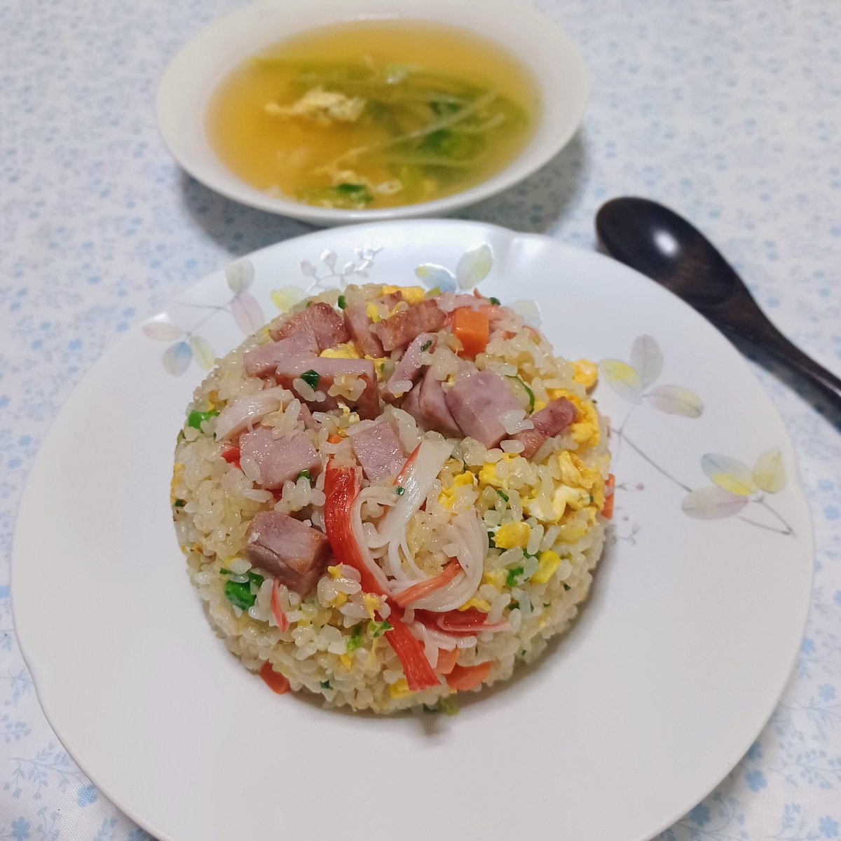aibikicircle's tweet photo. お家ごはん 

5分で完成✨

チャーハンは最後にに1滴のゴマ油で美味しさ倍増😋👌 https://t.co/Va9ApbkUUS