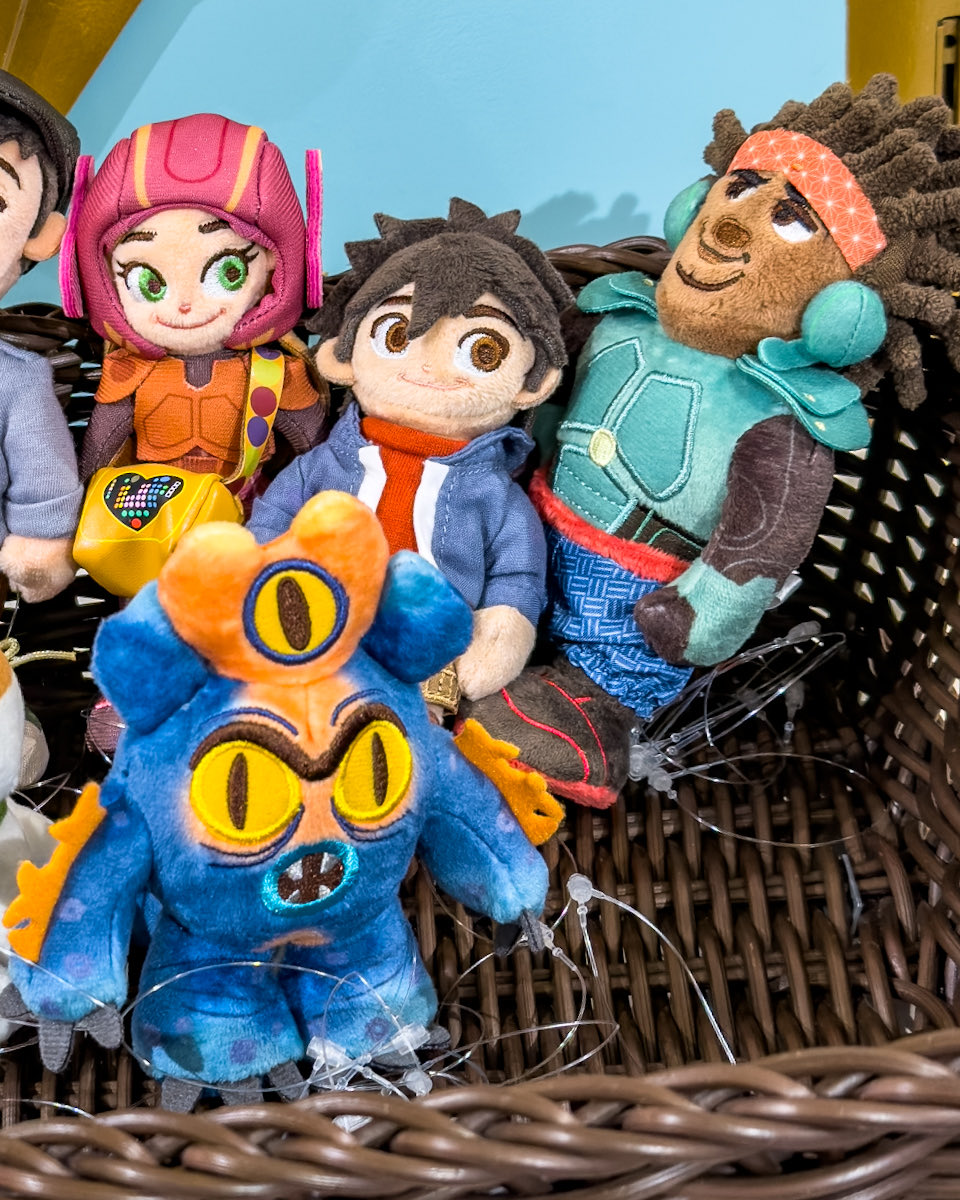 ディズニーストア Disney stanDs (ディズニースタンディーズ)に 『ベイ