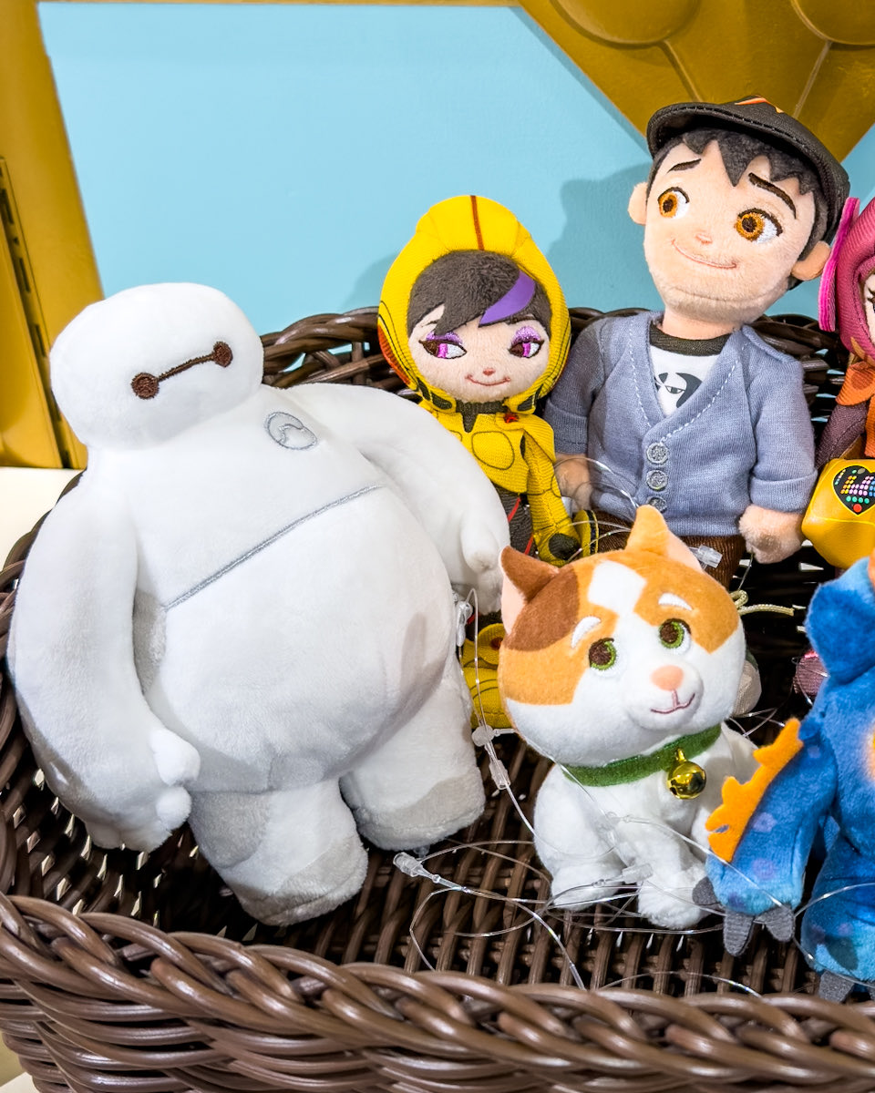 ディズニーストア Disney stanDs (ディズニースタンディーズ)に 『ベイ