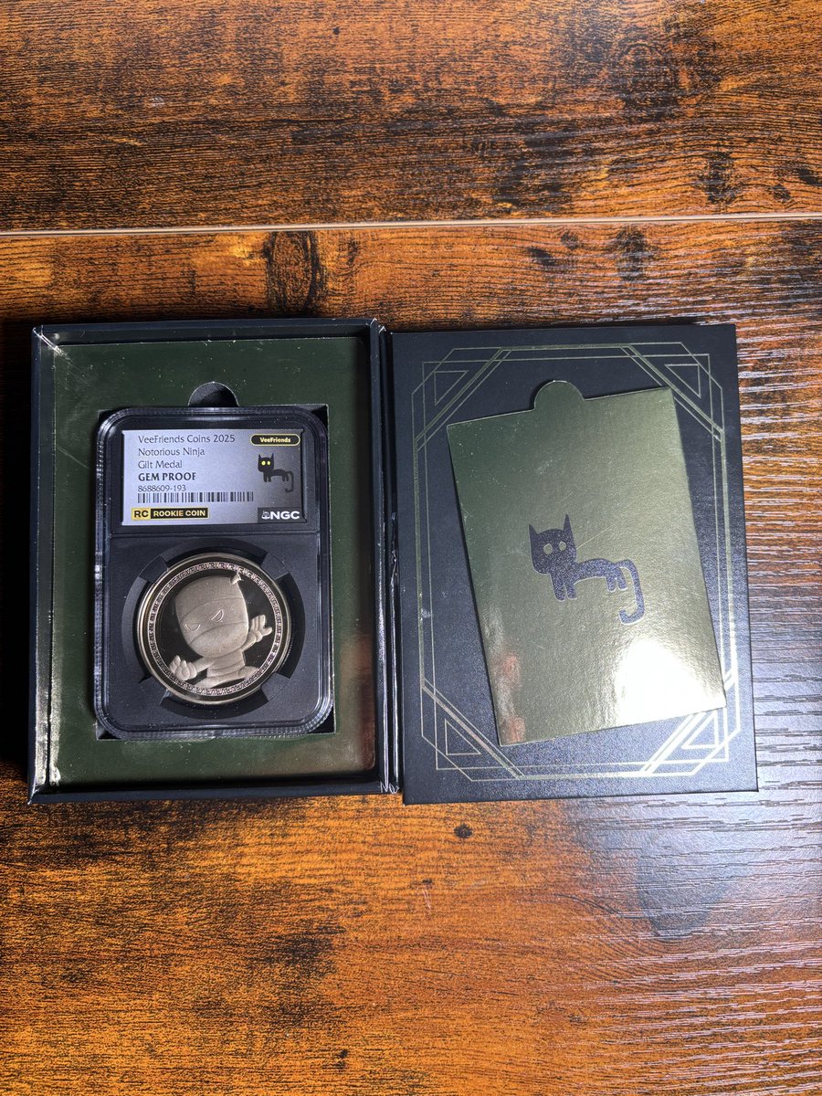 WeekdayDad_Com's tweet image. 🚨 Ninja Debut Coin / 100 🚨 

$350 Shipped to Continental US 🔥 🔥 

No No Notorious 🥷 🥷 🥷 

*Includes box as depicted and will place graded coin slab in a protective sleeve to protect it from scratching.

@veefriends @garyvee #veefriends