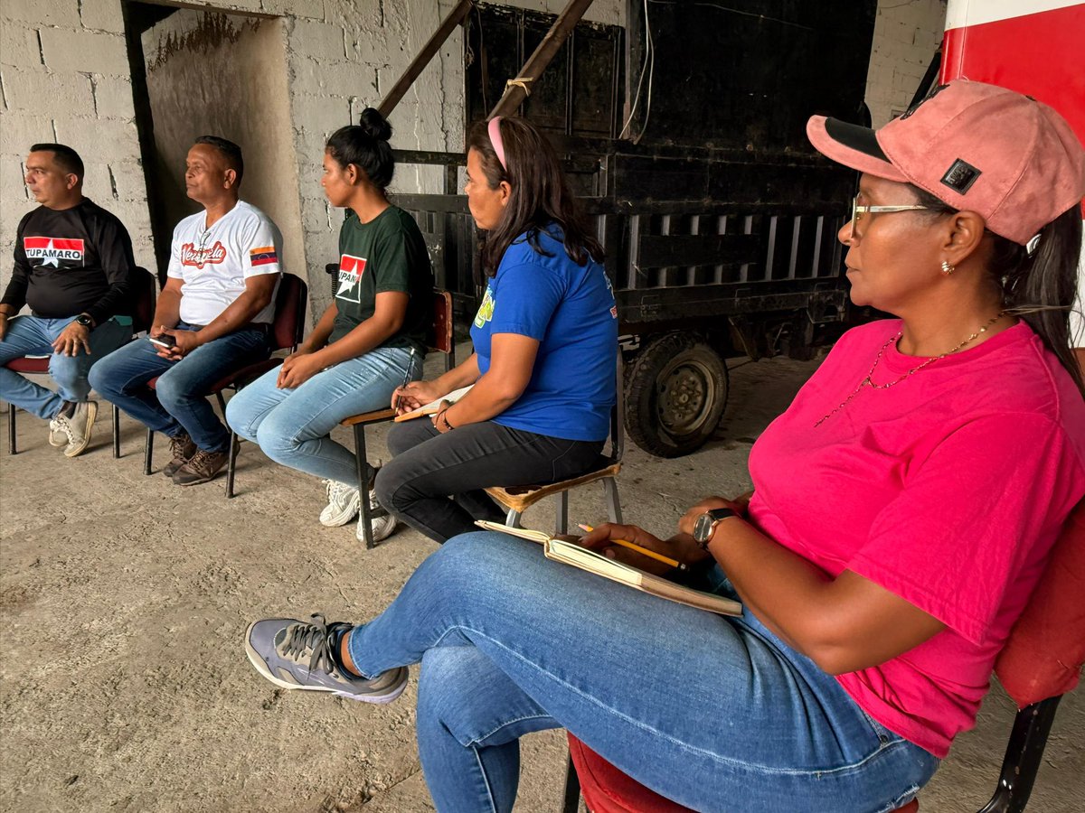 TupamaroMRT_'s tweet photo. Dirección Colectiva 🚩🏴

Con gran compromiso, la militancia del Municipio Papelón participó  en un conversatorio organizado por la Dirección Regional del estado Portuguesa. Junto al Alcalde TUPAMARO René Díaz, donde se llevó a cabo un exhaustivo análisis de la coyuntura , sentando las bases para revisar y potenciar el plan de acción que seguirá fortaleciendo nuestra orgánica en el territorio.

 ¡Rumbo Al Secretariado Nacional Ampliado!
#TupamaroAntiimperialista