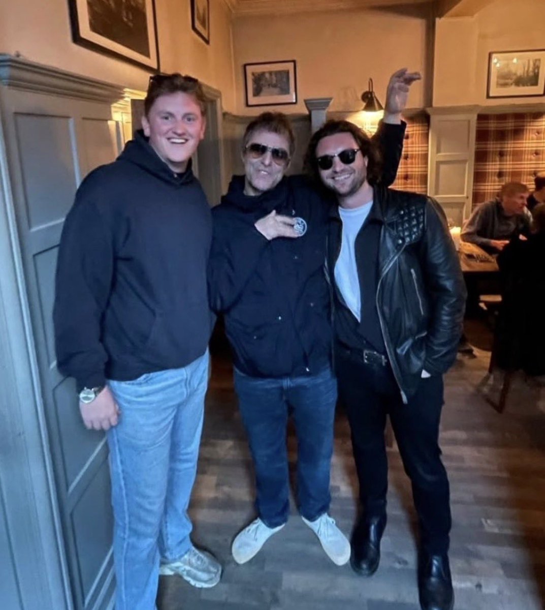 ⋆˚꩜｡SKYLER saw oasis｡꩜˚⋆ tweet media