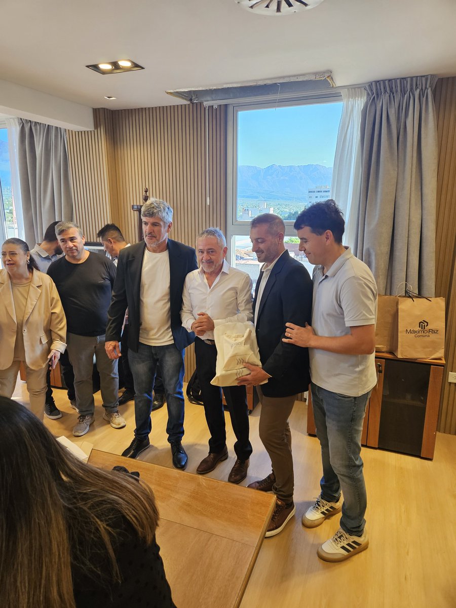 KaufmannCarlos's tweet photo. 🫶 Muy agradecidos con la amabilidad y atención del Intendente Armando Molina y su equipo. 2/2
@VamosStaFe 
@gonzalogoyechea 
@GiorgisPabloOk 
@abiyovich https://t.co/xnyV2eLh8M