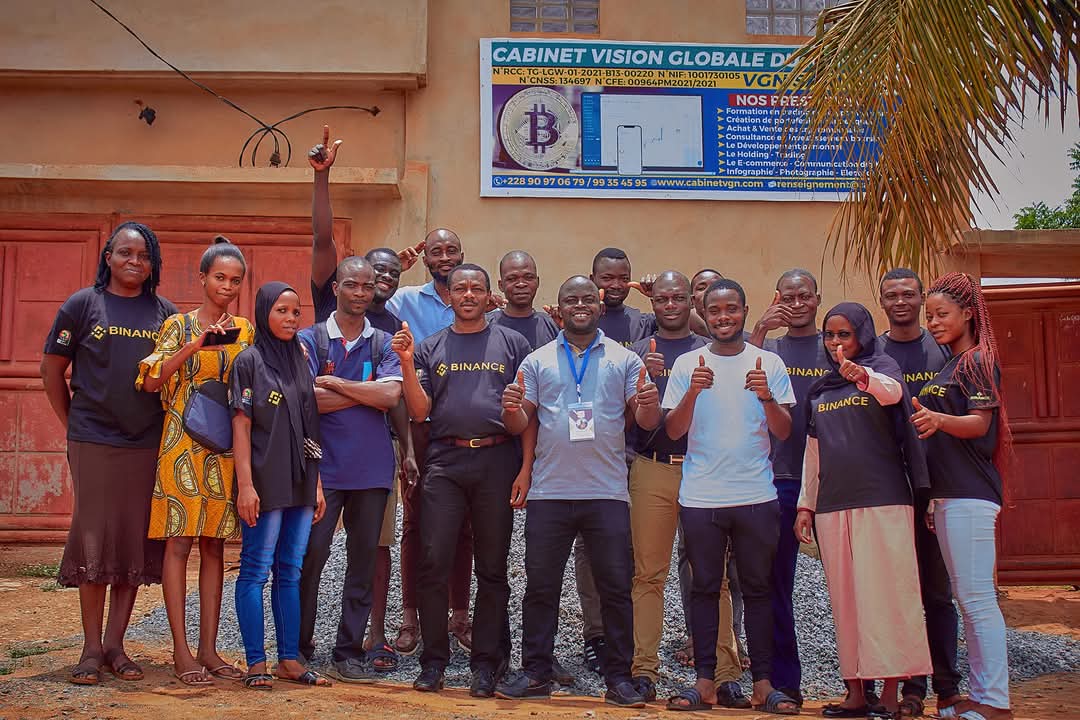 cfp_vgn's tweet image. Revivre la première promotion de la @binance #Crypto #Academy, c’est se rappeler d’un moment fort de partage, d’apprentissage et de transformation. Grâce à l’initiative de #Binance, cette #formation a marqué le début d’une nouvelle génération d’acteurs du monde crypto.