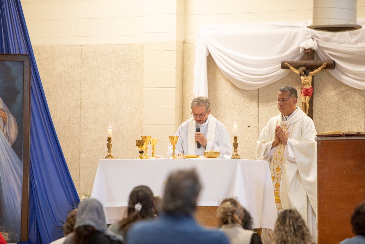 PadrePedroNunez's tweet image. FRESNO, CALIFORNIA • Sábado 11 de Abril, 2026 Evento “A Solas Con Jesús de la Misericordia” • Iglesia St. Anthony Mary Claret. Fotografías © Marisela Hasbun #california #Fresno #eventos #catolicos
