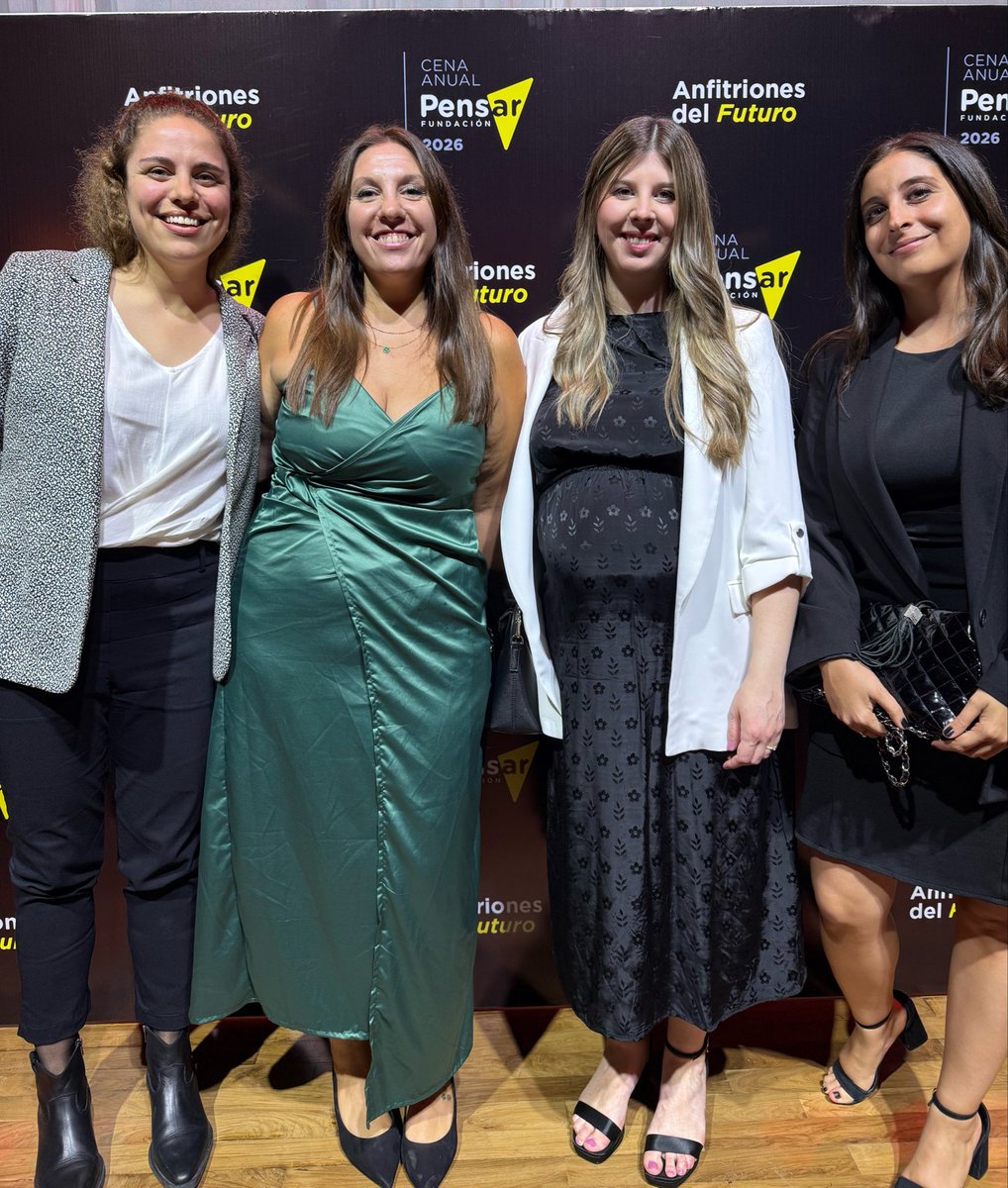 AndyCristina07's tweet photo. Asistí a la Cena Anual de la @fpensar, donde su presidente @mariuvidal destacó las iniciativas realizadas, entre ellas la segunda edición del programa #PensarFuturo, que prepara a un grupo de jóvenes profesionales que se identifican con las ideas y los valores del @proargentina para que sean los líderes y protagonistas del futuro. 

Estuvo presente el Presidente @mauriciomacri, que resaltó la importancia de la preparación y la planificación para construir un futuro próspero para la Argentina; y realizó un conversatorio con Santiago Siri, sobre el impacto de la IA.

El futuro se construye hoy. 🇦🇷