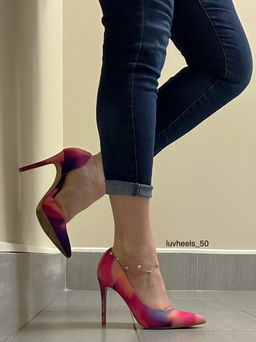 luv_heels's tweet image. #luvshoes #tgif #highheels #heels #officelife #shoes #jeans #stilettos #fridayvibes #pink. Have a great weekend everyone!💗😘💋