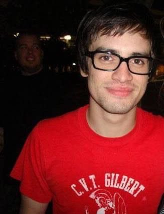 lesbian ryan ross tweet media