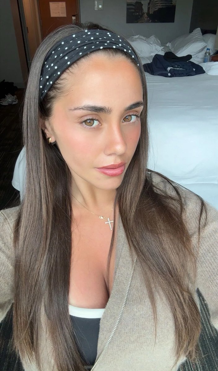 alyssa442_'s tweet image. Be honest… would you swipe right or are you scared of a little trouble? 😌

#bop #gooner #selling #college #cumtribute #nsfwtwt