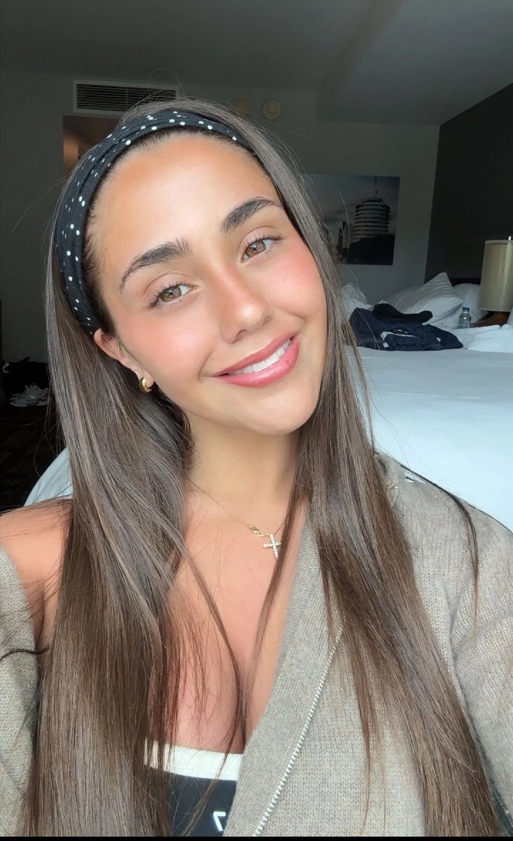 alyssa442_'s tweet image. Be honest… would you swipe right or are you scared of a little trouble? 😌

#bop #gooner #selling #college #cumtribute #nsfwtwt