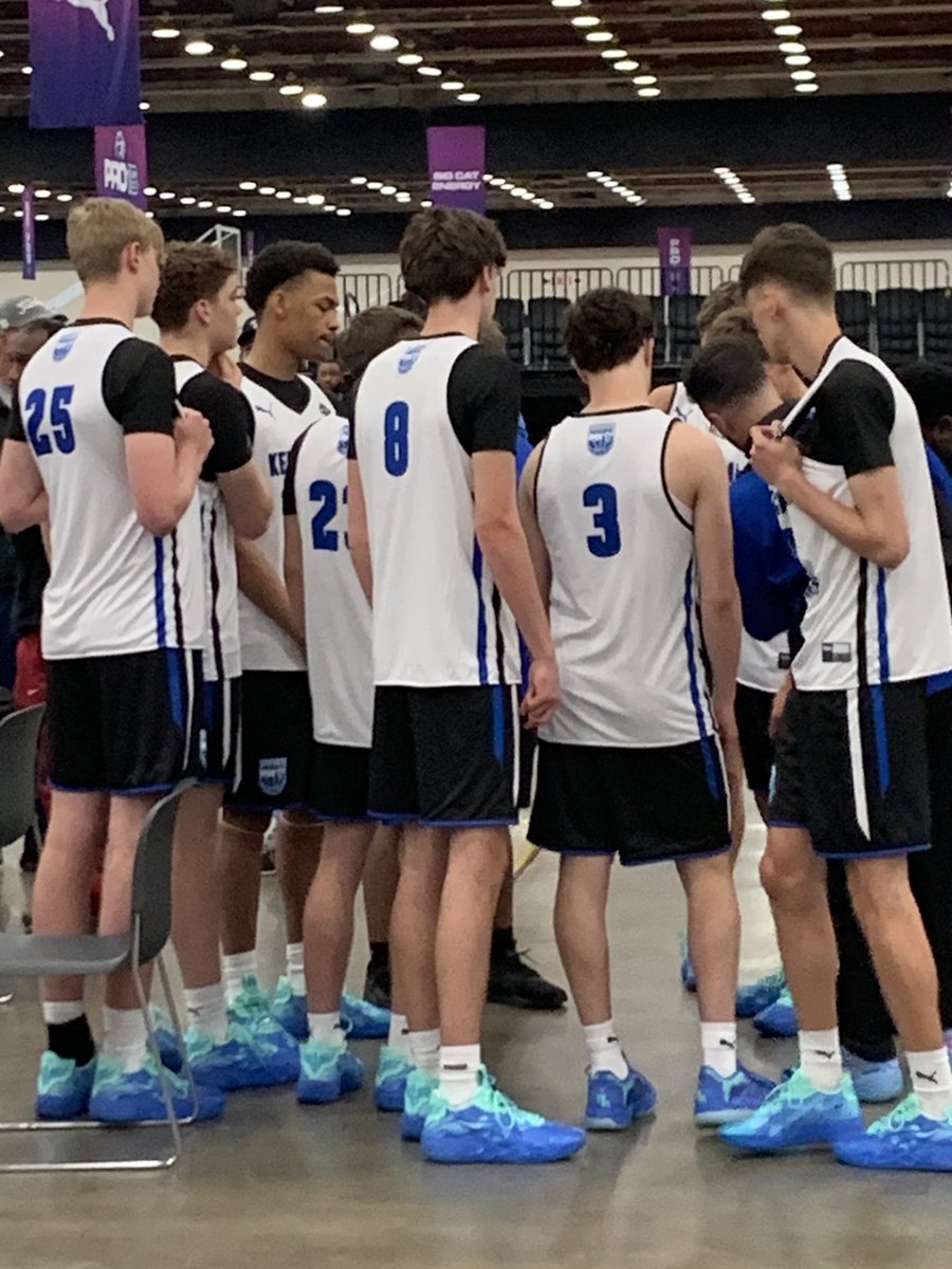 TommyCarroll23's tweet photo. Kentuckiana Hoops 17U is getting locked in before a huge matchup with WV Gold PRO16. Kentuckiana has a chip on their shoulder trying to prove they belong in the PRO16. They will be tested against a very good WV Gold squad. Tip off in minutes

@NxtProHoops 
@PRO16League 
@KYINHoopsNKY 
@KYINhoops 
@KYINhoopsaau 
@KY_PrepReport 
@GregoryMcKeown