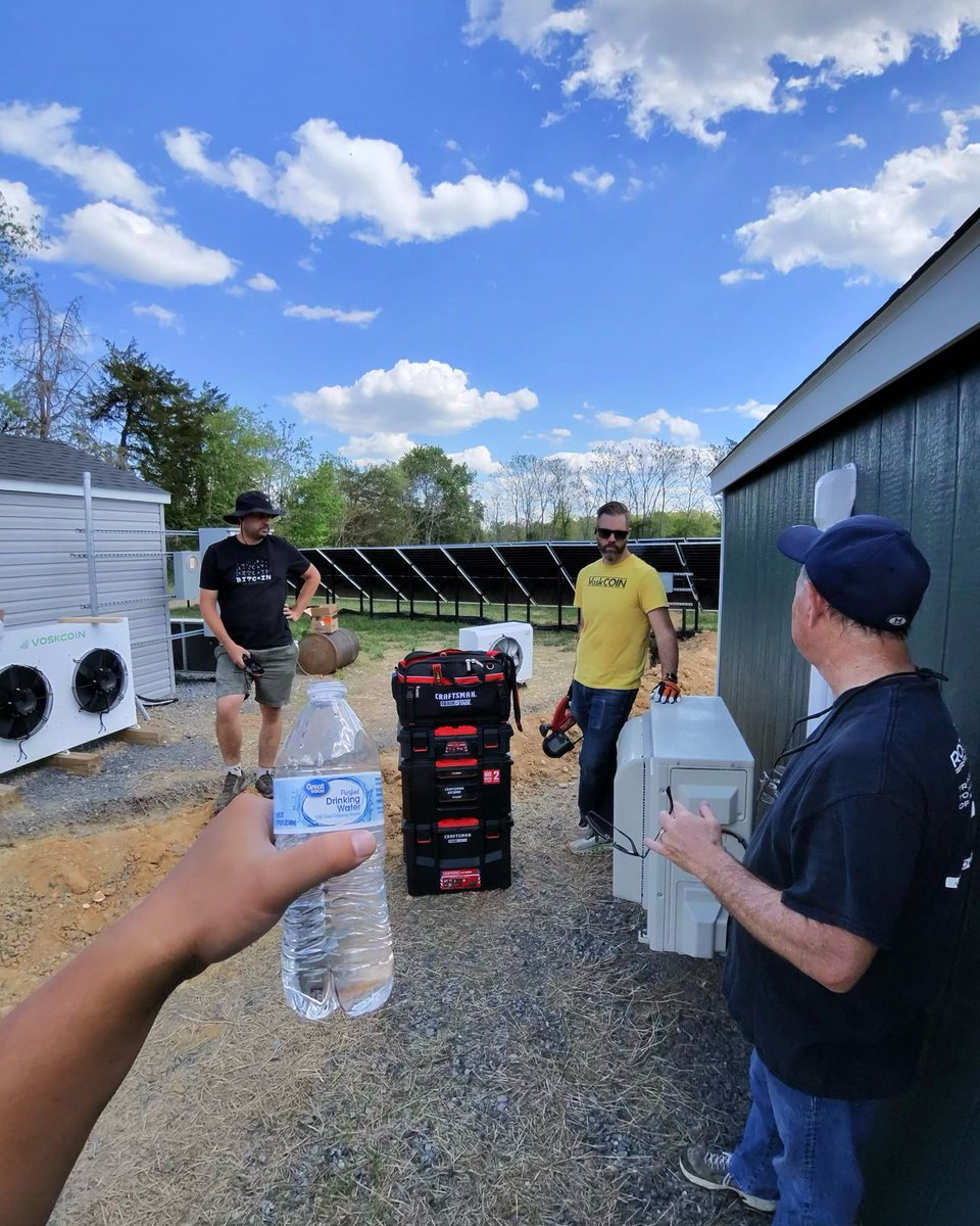 VoskCoin's tweet photo. Running Bitcoin, building VoskCoin, Vincent &amp; the BMA Crypto Division https://t.co/xzqqgRE073