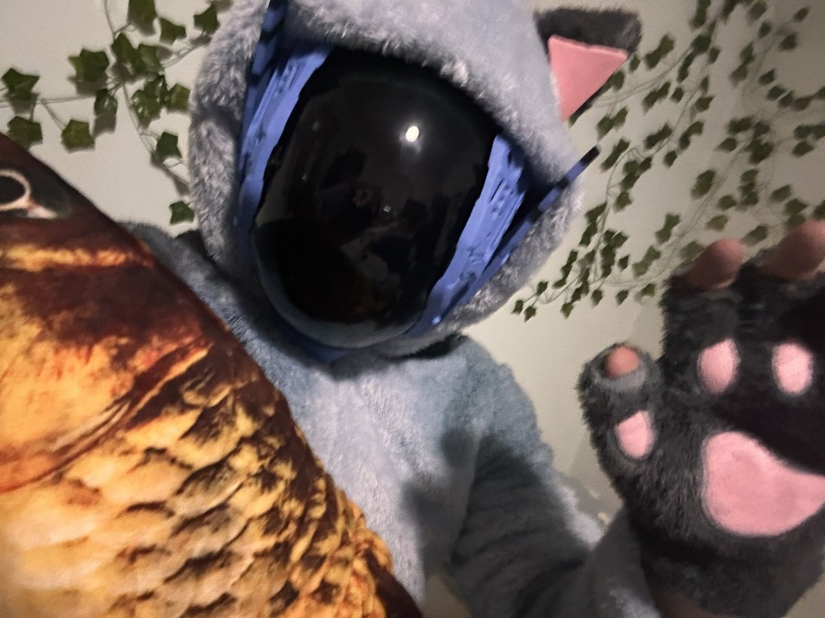 (WIP COSPLAY!! NOT FINAL RESULTS)

i dont really like how the paint turned out but i guess its cute, whats yall thoughts oomfs