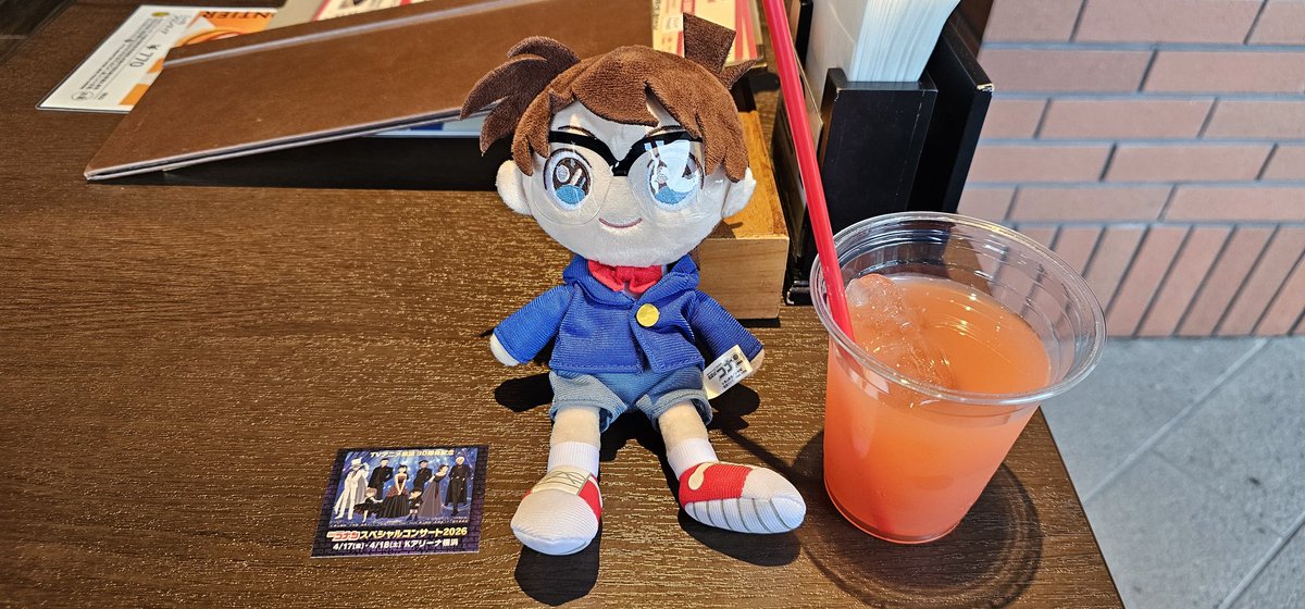 M7442120581730's tweet photo. #BAYDECK で昼食！
会場限定のオリジナルドリンクで
特典のステッカーが貰えました！

ちなみに #Kアリーナ横浜 の
エリア全体にて
TVアニメや劇場版の
主題歌が流れてます！

#名探偵コナン #コナンコンサート
#名探偵コナンスペシャルコンサート
#アニメコナン30周年 https://t.co/WE5dE5TbEc