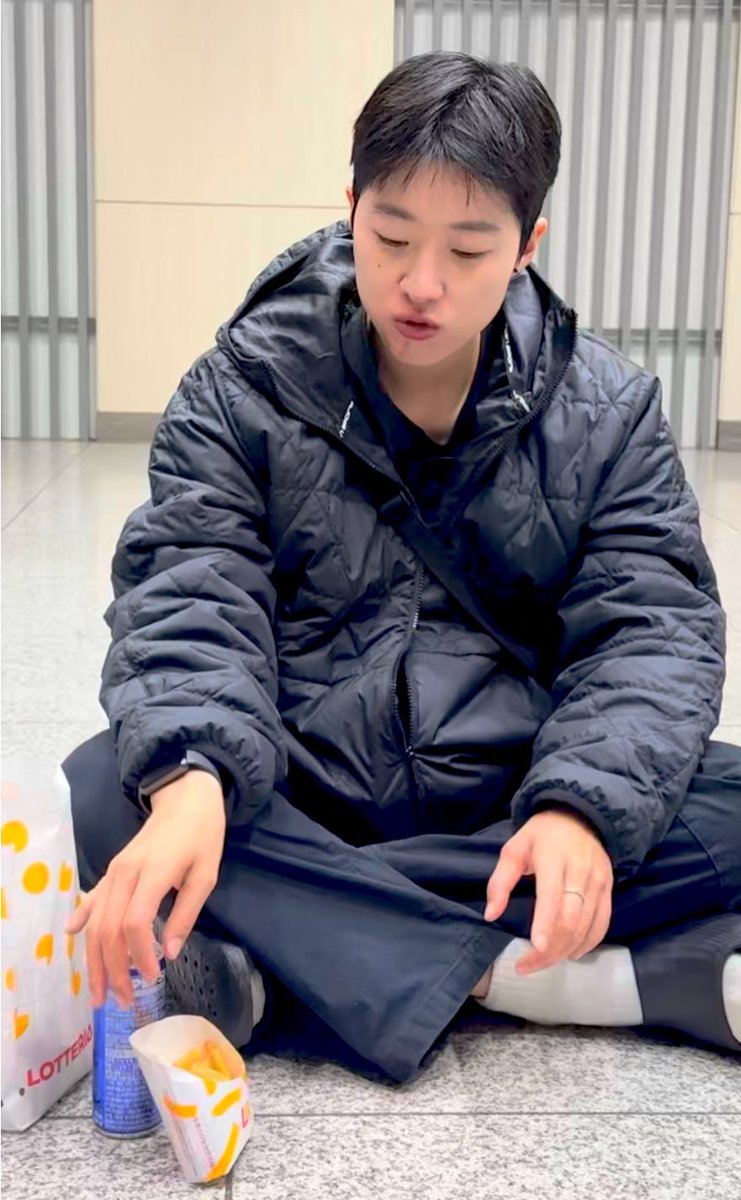 너무 귀여워🥹 입봐 뿅아리야🐣
그치만 감튀에는 마요네즈라는 걸 명심해줘🖤