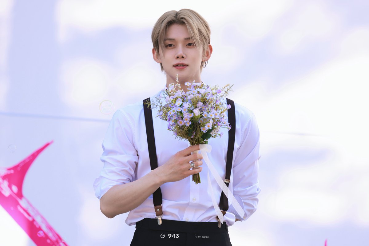 𝟗:𝟏𝟑 tweet media