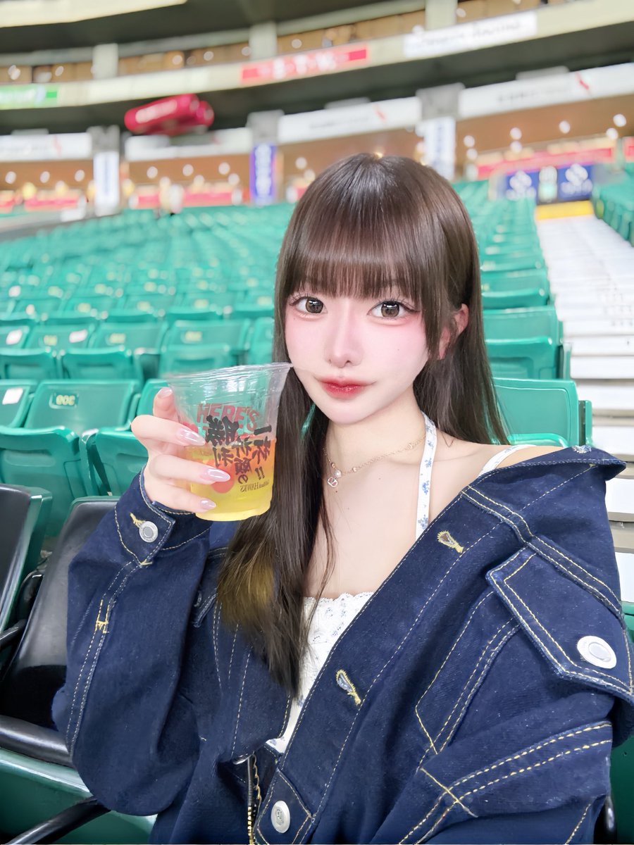 M_aaaa37's tweet photo. 売り子の子が可愛すぎてビール美味かった https://t.co/elQOIpCw7b