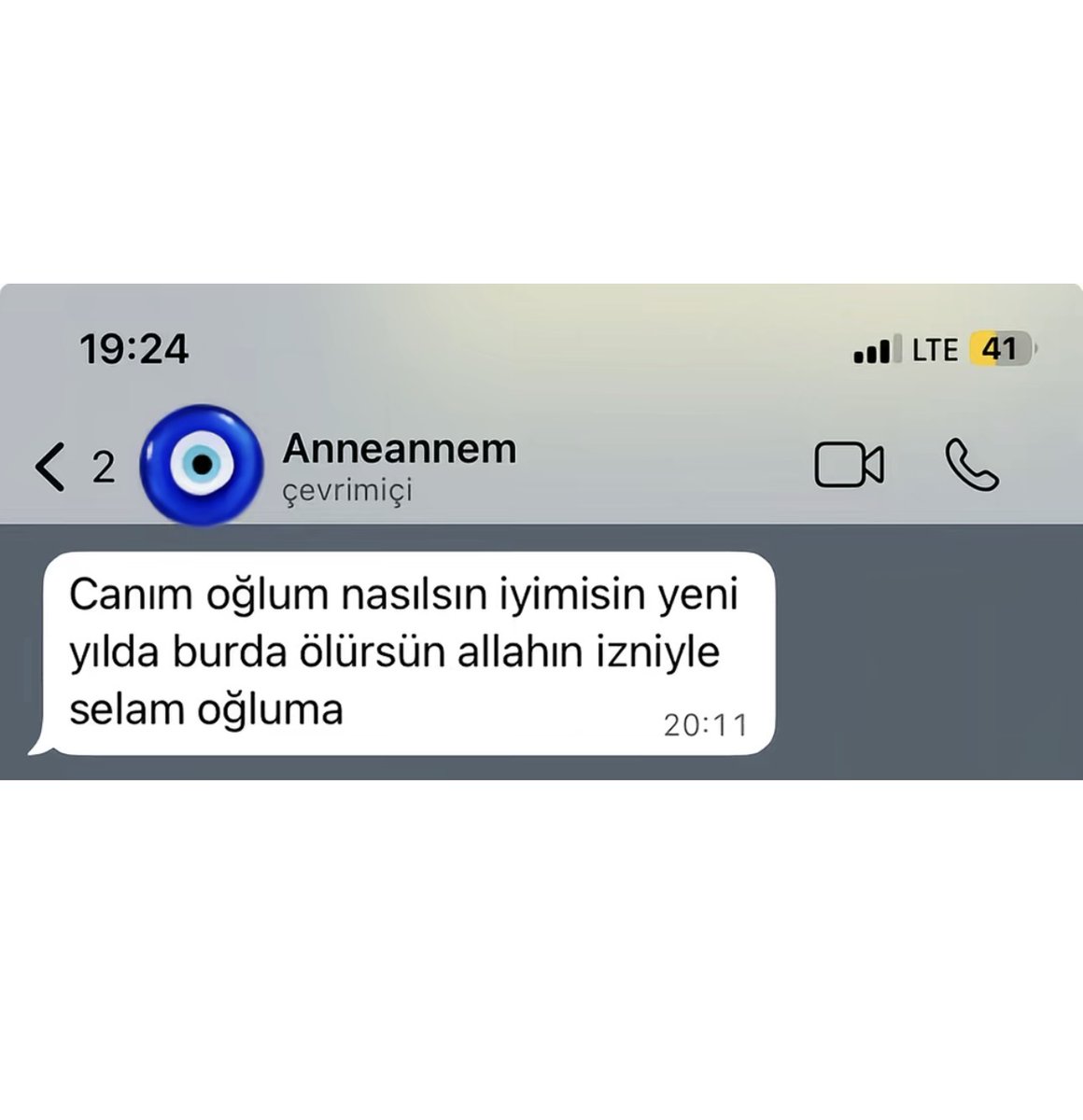 Bulvarpress's tweet photo. Bir genç, "bazen anneannenden gelen mesajı okuyup hayatına devam etmen gerekir" notuyla bir gönderi paylaştı. https://t.co/4MpFJP3GlF