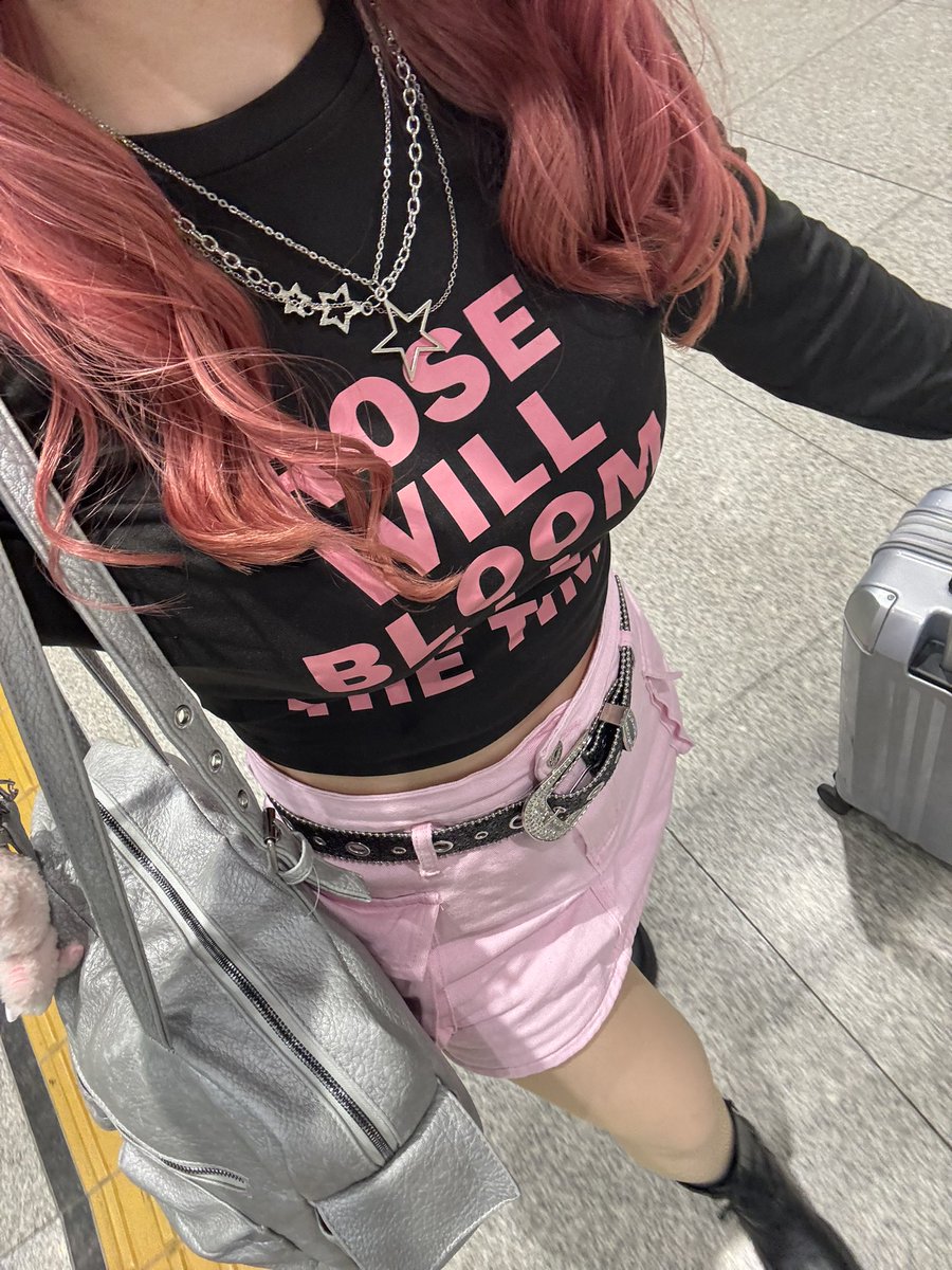 1s0____'s tweet photo. わーん大阪ついた楽しみ😭😭
いろんな子と合致したかったけどお友達がいて厳しいので、もしこんな格好の人いたら声かけてください😄
合致予定の子はお願いします🎶 https://t.co/m31Uf6dD4x