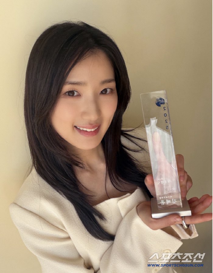 yun1110_'s tweet photo. 살목지 인터뷰때 찍은건가봐 💕 #김혜윤 

https://t.co/MCl17VWDDC https://t.co/x5OXTuXB4n