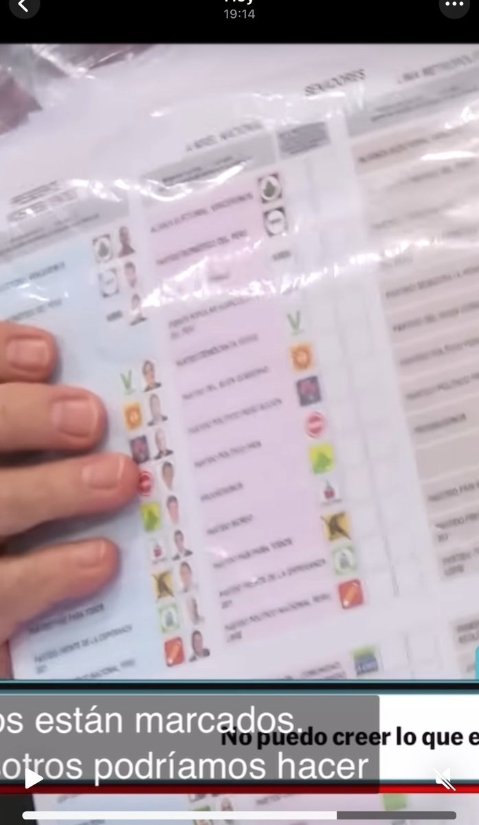 una_reportera's tweet photo. No es cierto lo q dice @laencerronaperu cuando aseguran que las cédulas presentadas ayer por @PolloFarsantePe no se usaron y están sin marcar.

Aquí se ve que una tiene voto al partido País para todos: 

Again, les gana la ojeriza a @willaxtv más que la verificación de datos. 😬 https://t.co/R3b6dinVwm